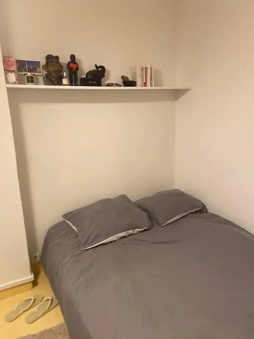Studio 13m2completement Paris
